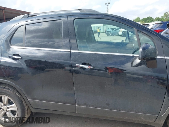 2020 Chevrolet Trax LT z VIN 3GNCJLSB1LL293934, wystawiony jako IAAI lot #42041044 z przebiegiem 142 394 mil mil oraz . Historia ofert i sprzedaży dostępna na DreamBid. Obrazek 14.