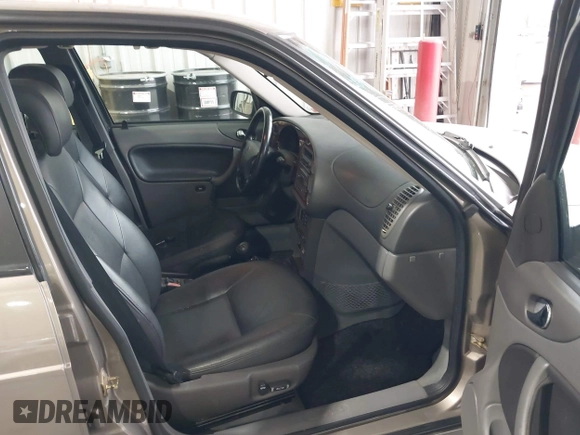2002 Saab 9-3 z VIN YS3DF55K122017784, wystawiony jako IAAI lot #42057341 z przebiegiem 167 726 mil mil oraz . Historia ofert i sprzedaży dostępna na DreamBid. Obrazek 5.