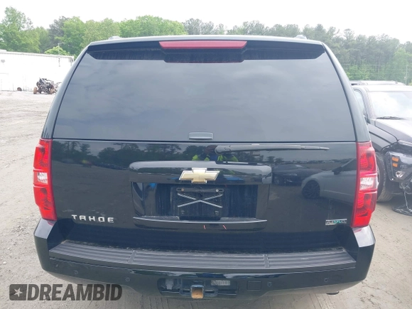 2010 Chevrolet Tahoe LT z VIN 1GNMCBE38AR113187, wystawiony jako IAAI lot #42120278 z przebiegiem 190 030 mil mil oraz . Historia ofert i sprzedaży dostępna na DreamBid. Obrazek 16.