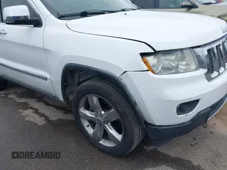 2013 Jeep Grand Cherokee Overland with VIN 1C4RJECG3DC620873, listed as a IAAI auction lot 40909601 with 195,374 mi miles. Bid and sale history available at carsss.com. Image 6.