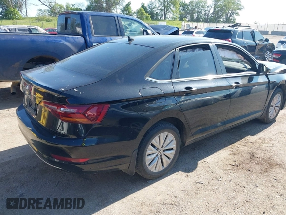 2019 Volkswagen Jetta S z VIN 3VWCB7BU1KM235505, wystawiony jako IAAI lot #42327298 z przebiegiem 54 126 mil mil oraz . Historia ofert i sprzedaży dostępna na DreamBid. Obrazek 4.