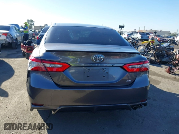 2018 Toyota Camry LE z VIN 4T1B11HK0JU546451, wystawiony jako IAAI lot #41054832 z przebiegiem 35 660 mil mil oraz . Historia ofert i sprzedaży dostępna na DreamBid. Obrazek 17.