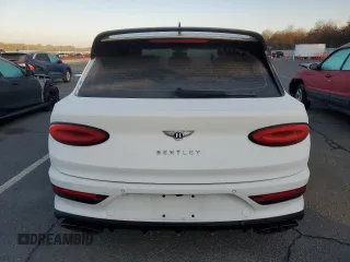 2022 Bentley Bentayga V8 z VIN SJAAM2ZV6NC039590, wystawiony jako Copart lot #85567404 z przebiegiem Nie podano mil oraz Szkoda całkowita • Salvage title. Historia ofert i sprzedaży dostępna na DreamBid. Obrazek 6.