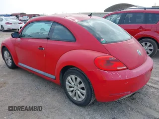 2013 Volkswagen Beetle Entry z VIN 3VWFX7AT6DM603784, wystawiony jako IAAI lot #42310851 z przebiegiem 96 277 mil mil oraz . Historia ofert i sprzedaży dostępna na DreamBid. Obrazek 3.
