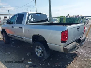 2007 Dodge 2500 SLT z VIN 1D7KS28A17J582602, wystawiony jako IAAI lot #42087956 z przebiegiem 255 630 mil mil oraz . Historia ofert i sprzedaży dostępna na DreamBid. Obrazek 14.