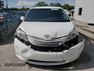 2017 Toyota Sienna LE Auto Access Seat with VIN 5TDKZ3DC2HS839208, listed as a Copart auction lot 61389765 with 122,995 mi miles and Salvage title. Bid and sale history available at DreamBid. Image 5.