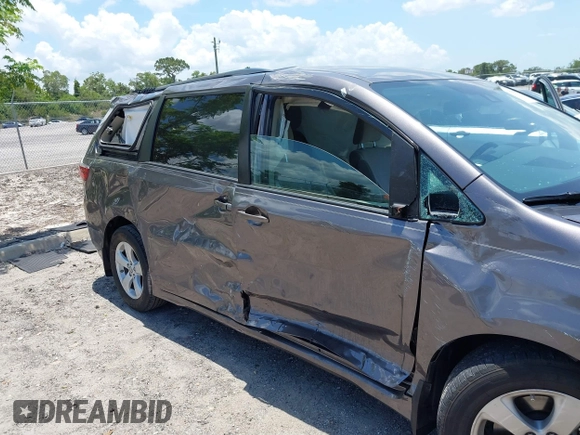 2020 Toyota Sienna LE Auto Access Seat with VIN 5TDKZ3DC9LS086866, listed as a IAAI auction lot 42353682 with 60,951 mi miles and . Bid and sale history available at DreamBid. Image 6.