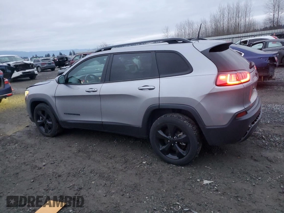 2021 Jeep Cherokee Latitude Plus z VIN 1C4PJLLBXMD143997, wystawiony jako Copart lot #87973025 z przebiegiem 64 267 mil mil oraz Szkoda całkowita • Salvage title. Historia ofert i sprzedaży dostępna na DreamBid. Obrazek 2.