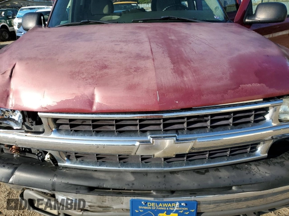 2005 Chevrolet Tahoe LS with VIN 1GNEK13TX5J159676, listed as a Copart auction lot 67982574 with 185,288 mi miles and Salvage Title. Bid and sale history available at carsss.com. Image 13.