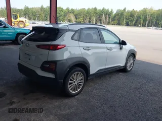 2020 Hyundai Kona SEL with VIN KM8K2CAA1LU463785, listed as a IAAI auction lot 40055542 with 58,258 mi miles. Bid and sale history available at carsss.com. Image 4.
