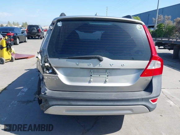 2011 Volvo XC70 3.2L with VIN YV4940BZ0B1095869, listed as a IAAI auction lot 42152626 with 133,696 mi miles and . Bid and sale history available at DreamBid. Image 16.