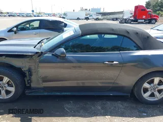 2015 Ford Mustang V6 z VIN 1FATP8EM8F5403003, wystawiony jako IAAI lot #42100184 z przebiegiem 77 532 mil mil oraz . Historia ofert i sprzedaży dostępna na DreamBid. Obrazek 15.