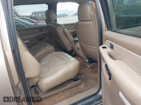 2000 Chevrolet Suburban LT with VIN 3GNFK16T6YG170955, listed as a IAAI auction lot 41918976 with 332,207 mi miles. Bid and sale history available at carsss.com. Image 8.