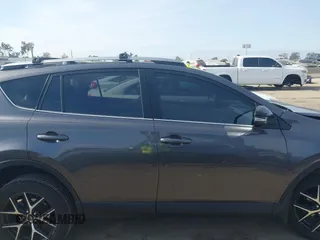 2017 Toyota RAV4 SE z VIN JTMNFREV9HJ706600, wystawiony jako IAAI lot #41109620 z przebiegiem 53 386 mil mil oraz . Historia ofert i sprzedaży dostępna na DreamBid. Obrazek 13.