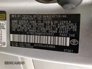 2005 Toyota Camry STD z VIN 4T1BE32K25U070332, wystawiony jako Copart lot #56934795 z przebiegiem 267 925 mil mil oraz Szkoda całkowita • Salvage title. Historia ofert i sprzedaży dostępna na DreamBid. Obrazek 12.