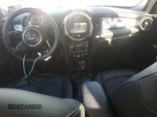 2021 MINI Hardtop 4 Door Oxford Edition z VIN WMWXU7C07M2N56224, wystawiony jako Copart lot #53171855 z przebiegiem 68 440 mil mil oraz Szkoda całkowita • Salvage title. Historia ofert i sprzedaży dostępna na DreamBid. Obrazek 8.
