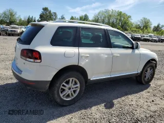 2008 Volkswagen Touareg V6 z VIN WVGBE77L68D012544, wystawiony jako Copart lot #58716985 z przebiegiem 148 637 mil mil oraz Czysty tytuł • Clean title. Historia ofert i sprzedaży dostępna na DreamBid. Obrazek 3.