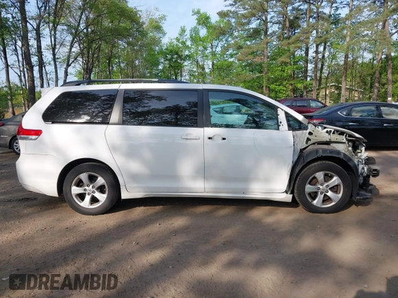 2011 Toyota Sienna LE AAS with VIN 5TDKK3DC5BS074247, listed as a IAAI auction lot 42096751 with 241,555 mi miles. Bid and sale history available at carsss.com. Image 13.