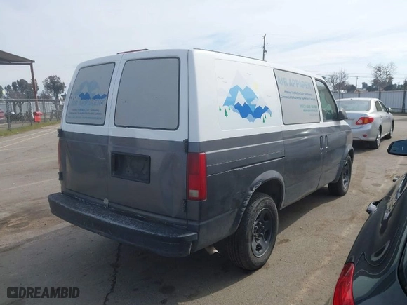 2004 Chevrolet Astro Cargo Van with VIN 1GCDM19X74B109660, listed as a IAAI auction lot 41616125 with 228,646 mi miles. Bid and sale history available at carsss.com. Image 4.