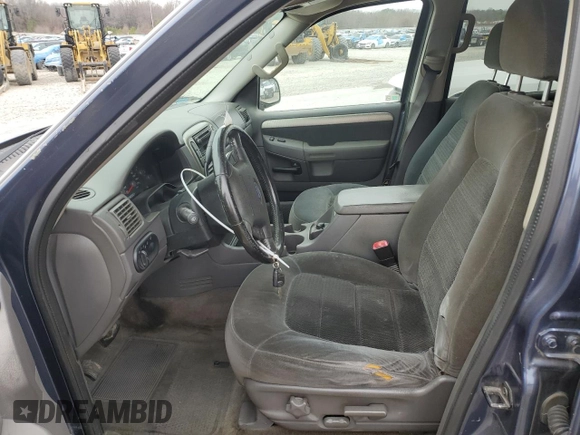 2003 Ford Explorer XLT z VIN 1FMZU63K33ZA28530, wystawiony jako Copart lot #85994184 z przebiegiem 359 263 mil mil oraz Szkoda całkowita • Salvage title. Historia ofert i sprzedaży dostępna na DreamBid. Obrazek 7.
