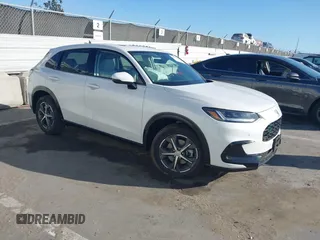 2025 Honda HR-V EX-L z VIN 3CZRZ1H72SM725551, wystawiony jako IAAI lot #41713174 z przebiegiem 3179 mil mil oraz . Historia ofert i sprzedaży dostępna na DreamBid. Obrazek 1.