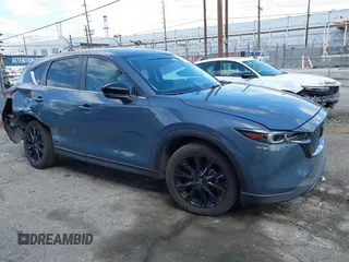 2023 Mazda CX-5 S Carbon Edition z VIN JM3KFBCM5P0179543, wystawiony jako IAAI lot #41950082 z przebiegiem 31 573 mil mil oraz . Historia ofert i sprzedaży dostępna na DreamBid. Obrazek 1.