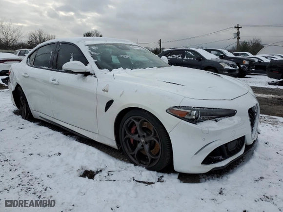 2017 Alfa Romeo Giulia Quadrifoglio with VIN ZARFAEAV8H7548500, listed as a Copart auction lot 86844084 with 98,949 mi miles and Salvage Title. Bid and sale history available at carsss.com. Image 4.