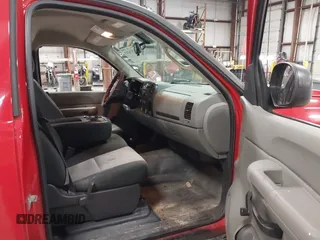 2008 Chevrolet Silverado 1500 1LT with VIN 1GCEK14008E131895, listed as a IAAI auction lot 41976247 with 178,669 mi miles and . Bid and sale history available at DreamBid. Image 5.