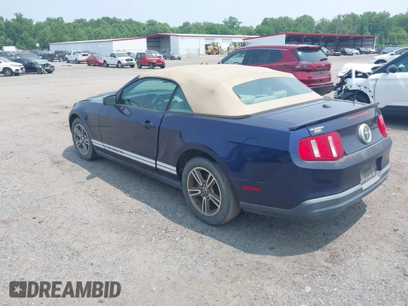 2010 Ford Mustang V6 z VIN 1ZVBP8EN7A5171725, wystawiony jako IAAI lot #42391324 z przebiegiem 202 671 mil mil oraz . Historia ofert i sprzedaży dostępna na DreamBid. Obrazek 3.