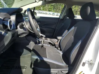 2024 Nissan Versa SV z VIN 3N1CN8EV6RL877256, wystawiony jako Copart lot #55314635 z przebiegiem 4 750 mil mil oraz Szkoda całkowita • Salvage title. Historia ofert i sprzedaży dostępna na DreamBid. Obrazek 7.