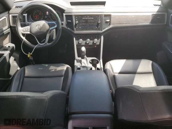 2021 Volkswagen Atlas SE z VIN 1V2JC2CA9MC221417, wystawiony jako Copart lot #49646075 z przebiegiem 49 087 mil mil oraz Nie do naprawy • Non repairable. Historia ofert i sprzedaży dostępna na DreamBid. Obrazek 8.