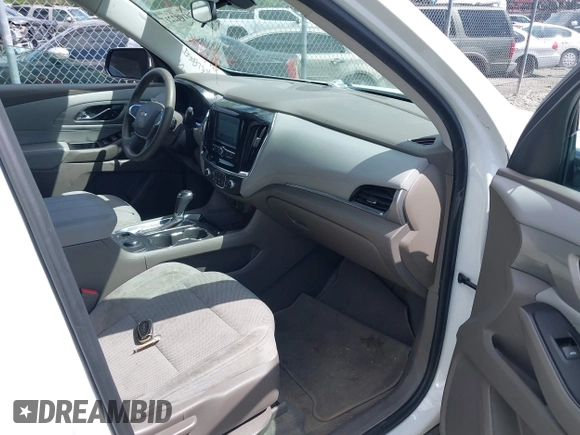 2018 Chevrolet Traverse LT Cloth with VIN 1GNERGKW5JJ170914, listed as a IAAI auction lot 41942217 with 193,295 mi miles. Bid and sale history available at carsss.com. Image 5.