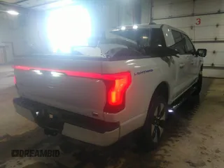 2023 Ford F-150 Lightning Pro с VIN 1FT6W1EV6PWG14545, выставлен на аукционе IAAI как лот 42065698 с пробегом 18 882 миль миль и . История ставок и продаж доступна на DreamBid. Изображение 4.