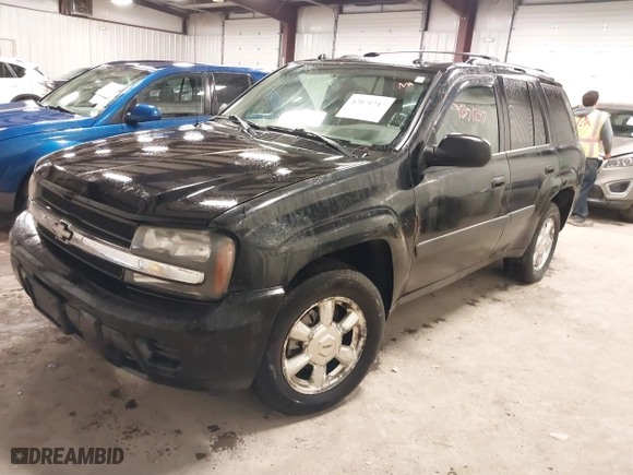2005 Chevrolet TrailBlazer LT with VIN 1GNDT13S152249874, listed as a IAAI auction lot 42071247 with 165,616 mi miles. Bid and sale history available at carsss.com. Image 2.