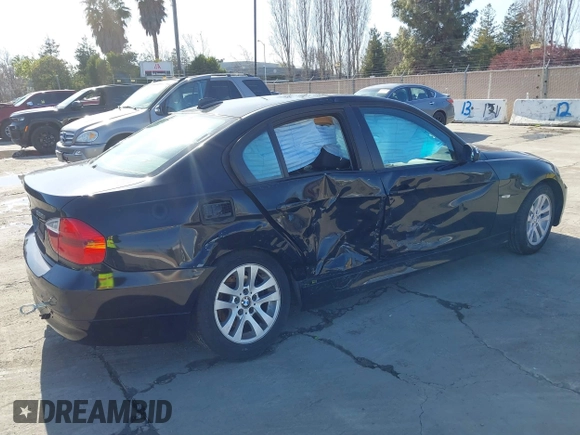 2006 BMW 3 Series 325i with VIN WBAVB17546NK38630, listed as a IAAI auction lot 41819268 with 132,462 mi miles. Bid and sale history available at carsss.com. Image 4.