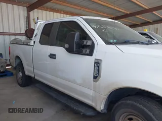 2017 Ford F-250 XLT с VIN 1FT7X2A65HEC33329, выставлен на аукционе IAAI как лот 42350771 с пробегом 153 596 миль миль и . История ставок и продаж доступна на DreamBid. Изображение 13.
