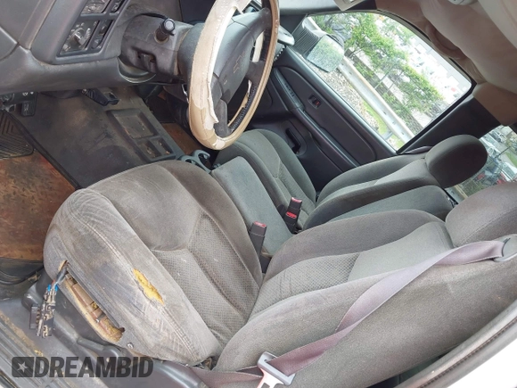 2005 Chevrolet Silverado 3500 z VIN 1GCHK39U75E196856, wystawiony jako IAAI lot #42270278 z przebiegiem Nie podano mil oraz . Historia ofert i sprzedaży dostępna na DreamBid. Obrazek 18.