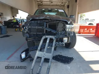 2018 Ram 1500 Tradesman z VIN 1C6RR6FT3JS244868, wystawiony jako IAAI lot #42310301 z przebiegiem 115 764 mil mil oraz . Historia ofert i sprzedaży dostępna na DreamBid. Obrazek 13.