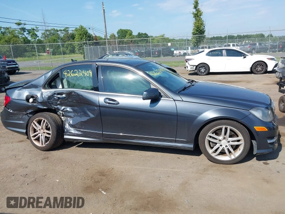 2013 Mercedes-Benz C 300 Sport с VIN WDDGF8AB2DG072641, выставлен на аукционе IAAI как лот 42622409 с пробегом 96 832 миль миль и . История ставок и продаж доступна на DreamBid. Изображение 13.
