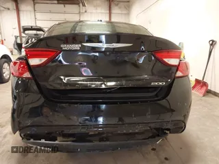 2015 Chrysler 200 Limited с VIN 1C3CCCAB1FN533366, выставлен на аукционе IAAI как лот 41921928 с пробегом 106 904 миль миль и . История ставок и продаж доступна на DreamBid. Изображение 16.