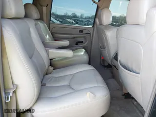 2004 Chevrolet Suburban LS with VIN 1GNFK16Z54J271918, listed as a IAAI auction lot 38862513 with 251,676 mi miles. Bid and sale history available at carsss.com. Image 8.