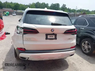 2024 BMW X5 xDrive40i z VIN 5UX23EU07R9S40743, wystawiony jako IAAI lot #40135118 z przebiegiem 303 mil mil oraz . Historia ofert i sprzedaży dostępna na DreamBid. Obrazek 16.