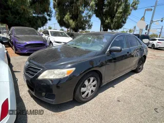 2010 Toyota Camry z VIN 4T1BF3EKXAU090976, wystawiony jako Copart lot #61294575 z przebiegiem 173 408 mil mil oraz Czysty tytuł • Clean title. Historia ofert i sprzedaży dostępna na DreamBid. Obrazek 2.