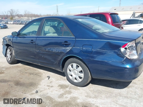 2002 Toyota Camry LE z VIN JTDBE32KX20111362, wystawiony jako IAAI lot #41820475 z przebiegiem 270 091 mil mil oraz . Historia ofert i sprzedaży dostępna na DreamBid. Obrazek 17.