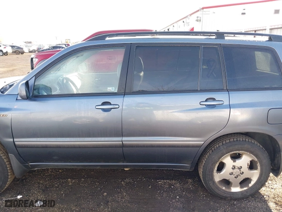 2004 Toyota Highlander with VIN JTEEP21A740062131, listed as a IAAI auction lot 41690692 with 224,877 mi miles. Bid and sale history available at carsss.com. Image 15.