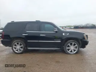 2010 Cadillac Escalade z VIN 1GYUKAEF7AR114664, wystawiony jako IAAI lot #41960278 z przebiegiem 138 327 mil mil oraz . Historia ofert i sprzedaży dostępna na DreamBid. Obrazek 13.