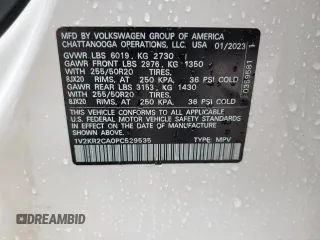 2023 Volkswagen Atlas SE z VIN 1V2KR2CA0PC529535, wystawiony jako Copart lot #55973775 z przebiegiem 23 476 mil mil oraz Czysty tytuł • Clean title. Historia ofert i sprzedaży dostępna na DreamBid. Obrazek 13.