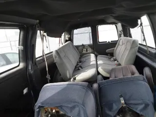 2004 Chevrolet Express Passenger with VIN 1GAHG39U641170703, listed as a IAAI auction lot 41745878 with 194,636 mi miles. Bid and sale history available at carsss.com. Image 8.