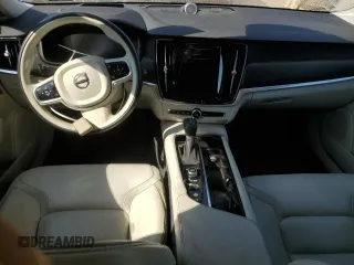 2017 Volvo V90 z VIN YV4A22NL5H1004884, wystawiony jako Copart lot #77791224 z przebiegiem Nie podano mil oraz Szkoda całkowita • Salvage title. Historia ofert i sprzedaży dostępna na DreamBid. Obrazek 8.