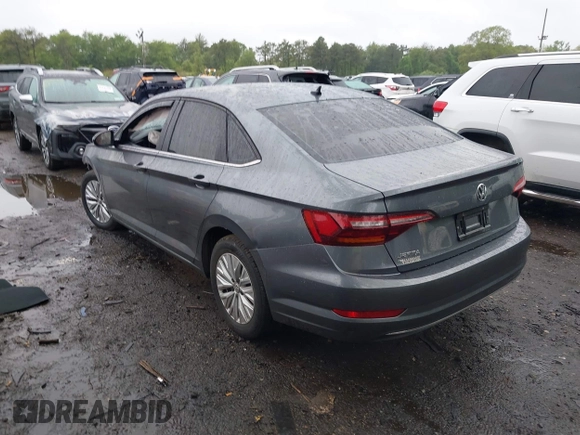 2019 Volkswagen Jetta S z VIN 3VWC57BU7KM232096, wystawiony jako IAAI lot #42317927 z przebiegiem 98 615 mil mil oraz . Historia ofert i sprzedaży dostępna na DreamBid. Obrazek 3.